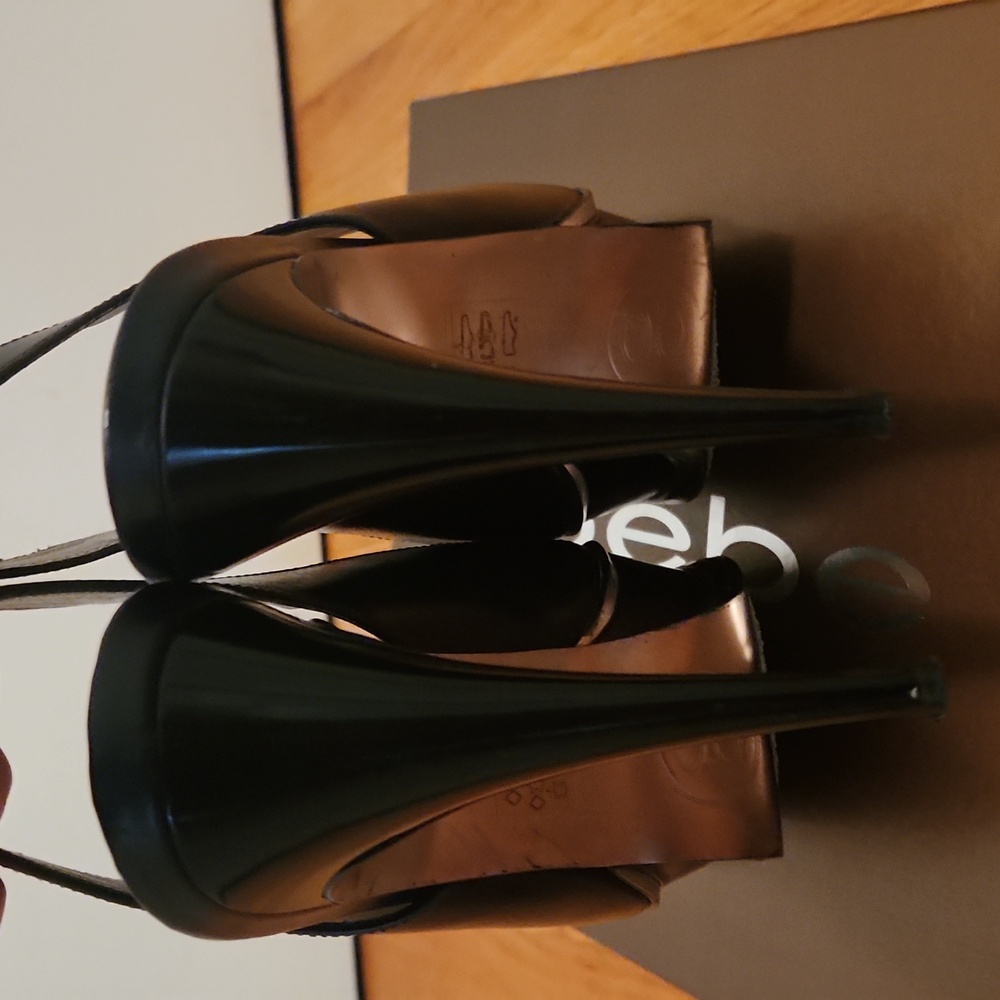 Bebe Heels size 7.  5inch heel - Picture 10 of 10